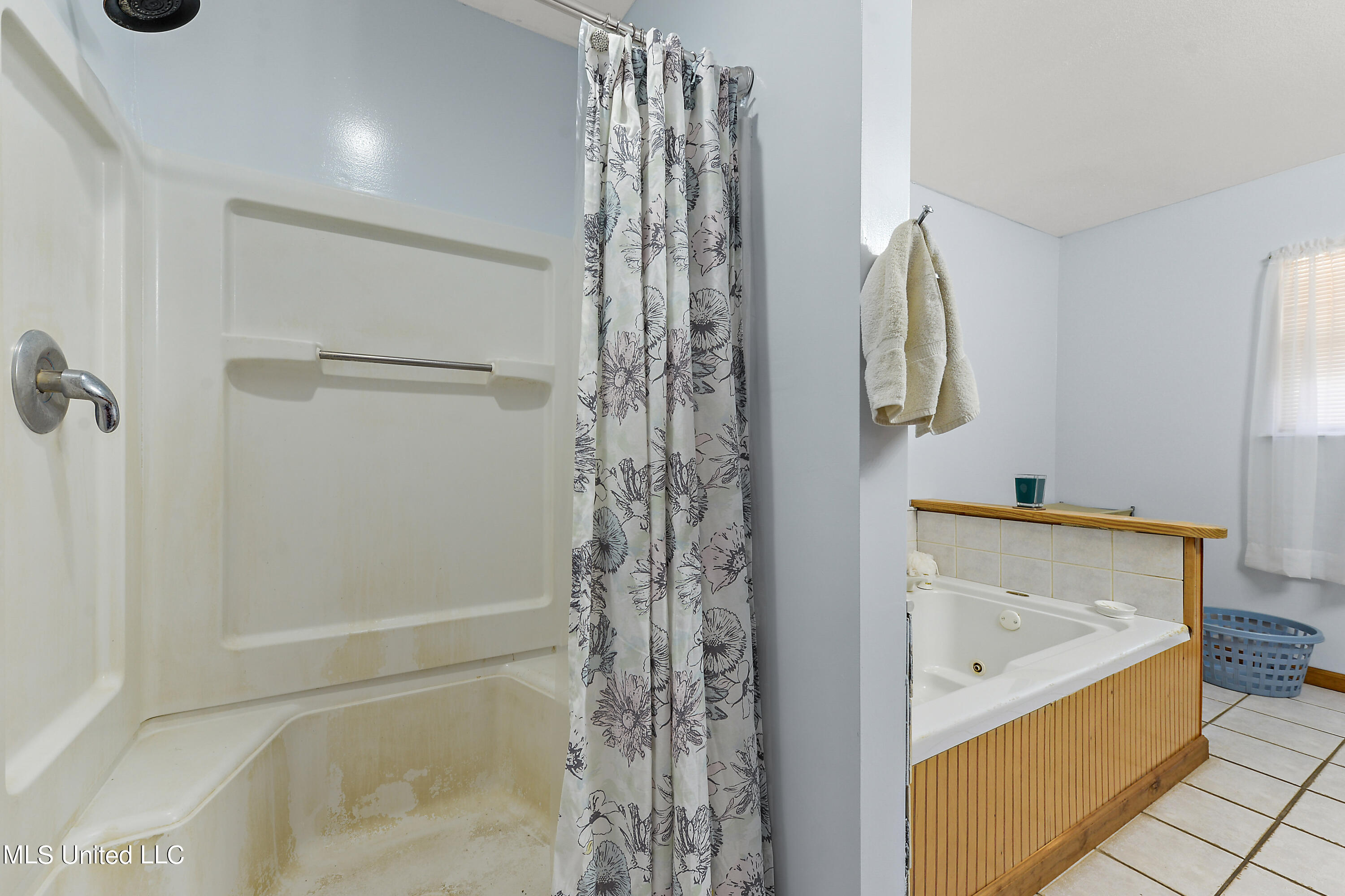 232 White Harbor Road Long Beach, MS 39560 - Photo 14 of 36 MASTER BEDROOM BATH