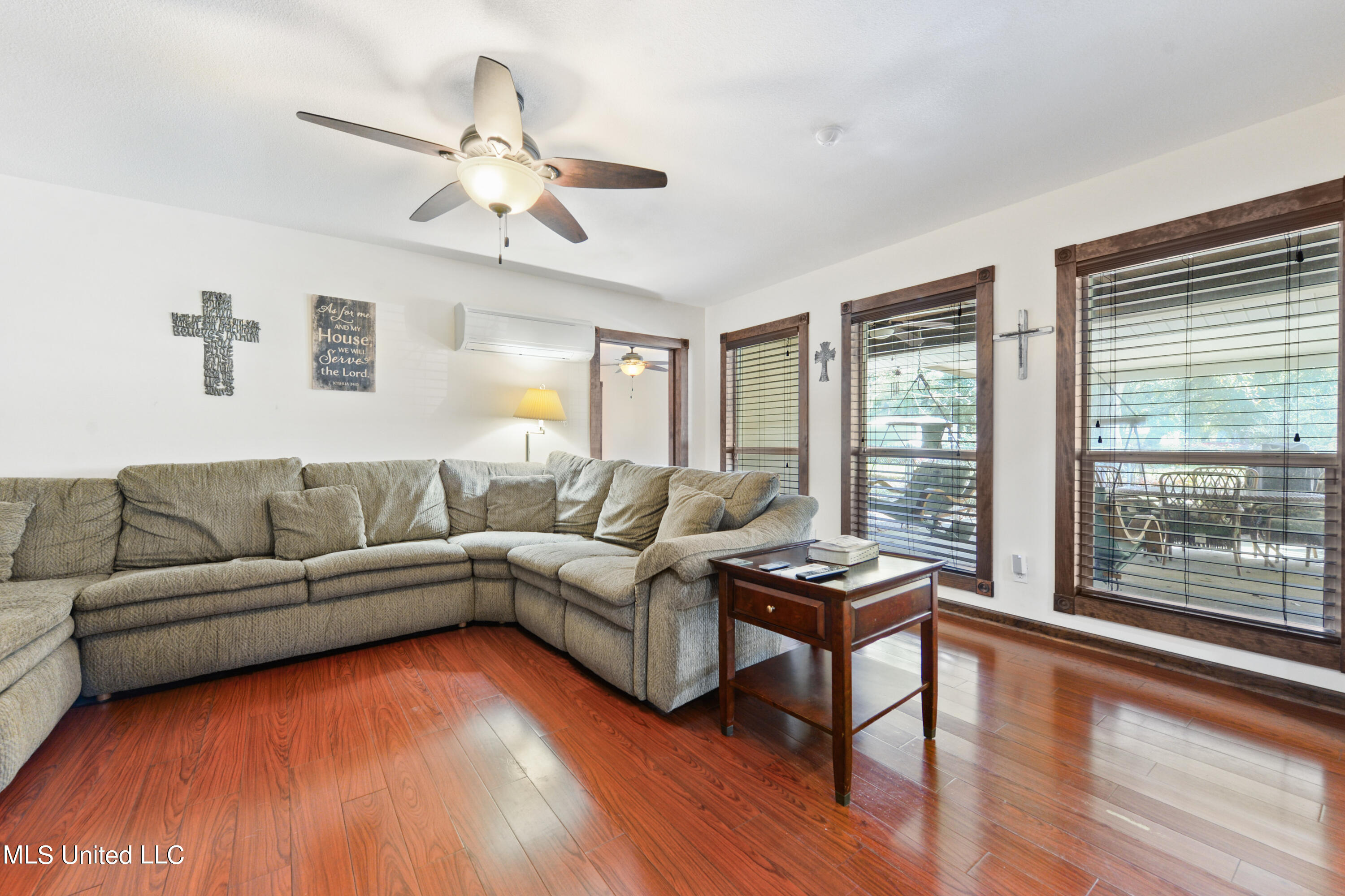 232 White Harbor Road Long Beach, MS 39560 - Photo 26 of 36 2ND LIVING ROOM