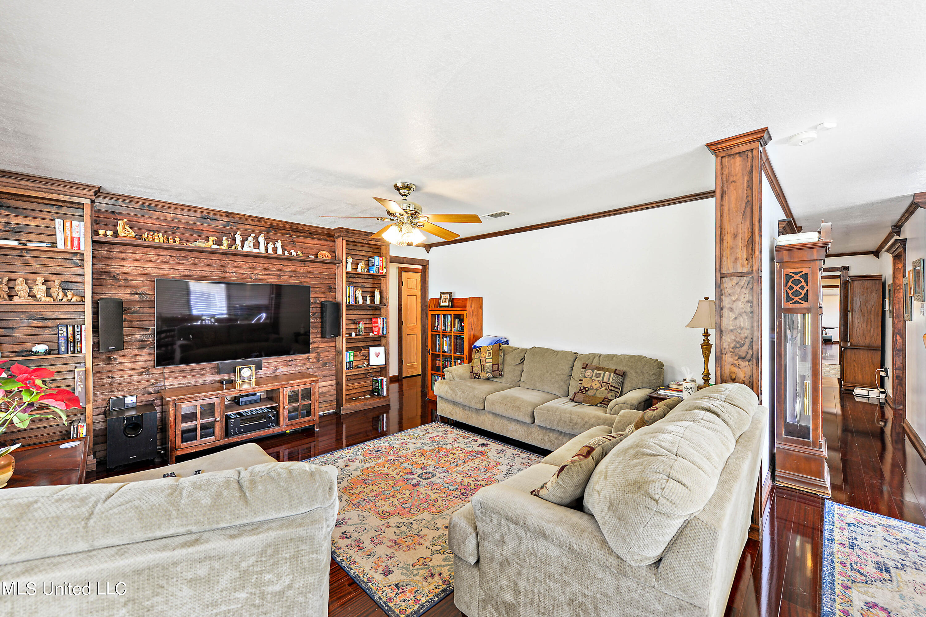 232 White Harbor Road Long Beach, MS 39560 - Photo 5 of 36 MAIN LIVING ROOM