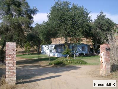 16035 Morgan Canyon Road Prather, CA 93651 - Photo 1 of 6 DRIVEWAY LEADING ONTO PROPERTY