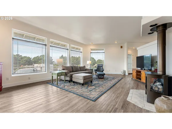 $819,000 | 3868 Grant Place, Bandon, OR 97411