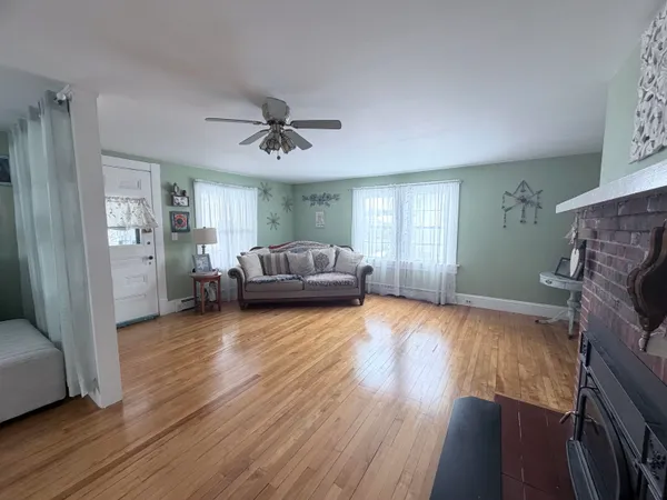 $274,900 | 16 Jefferson Avenue, Lunenburg, VT 05906