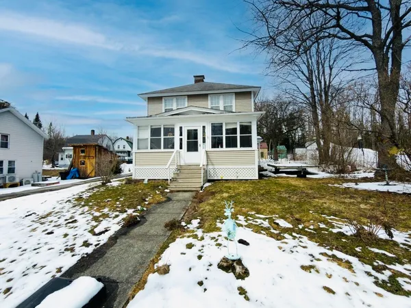 $274,900 | 16 Jefferson Avenue, Lunenburg, VT 05906