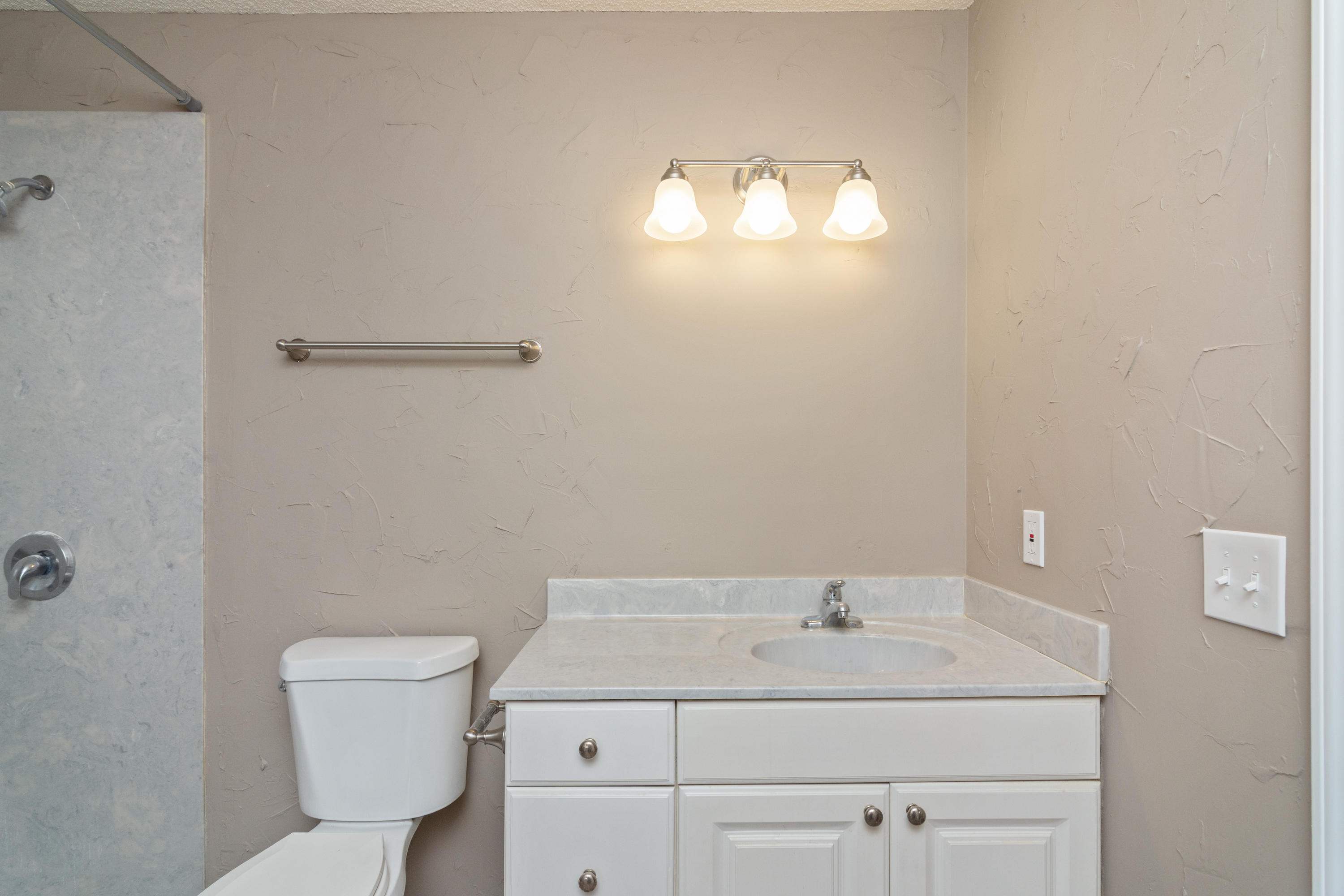 98 Josie Road Mary Esther, FL 32569 - Photo 17 of 32 Josie Rd Apartments-11