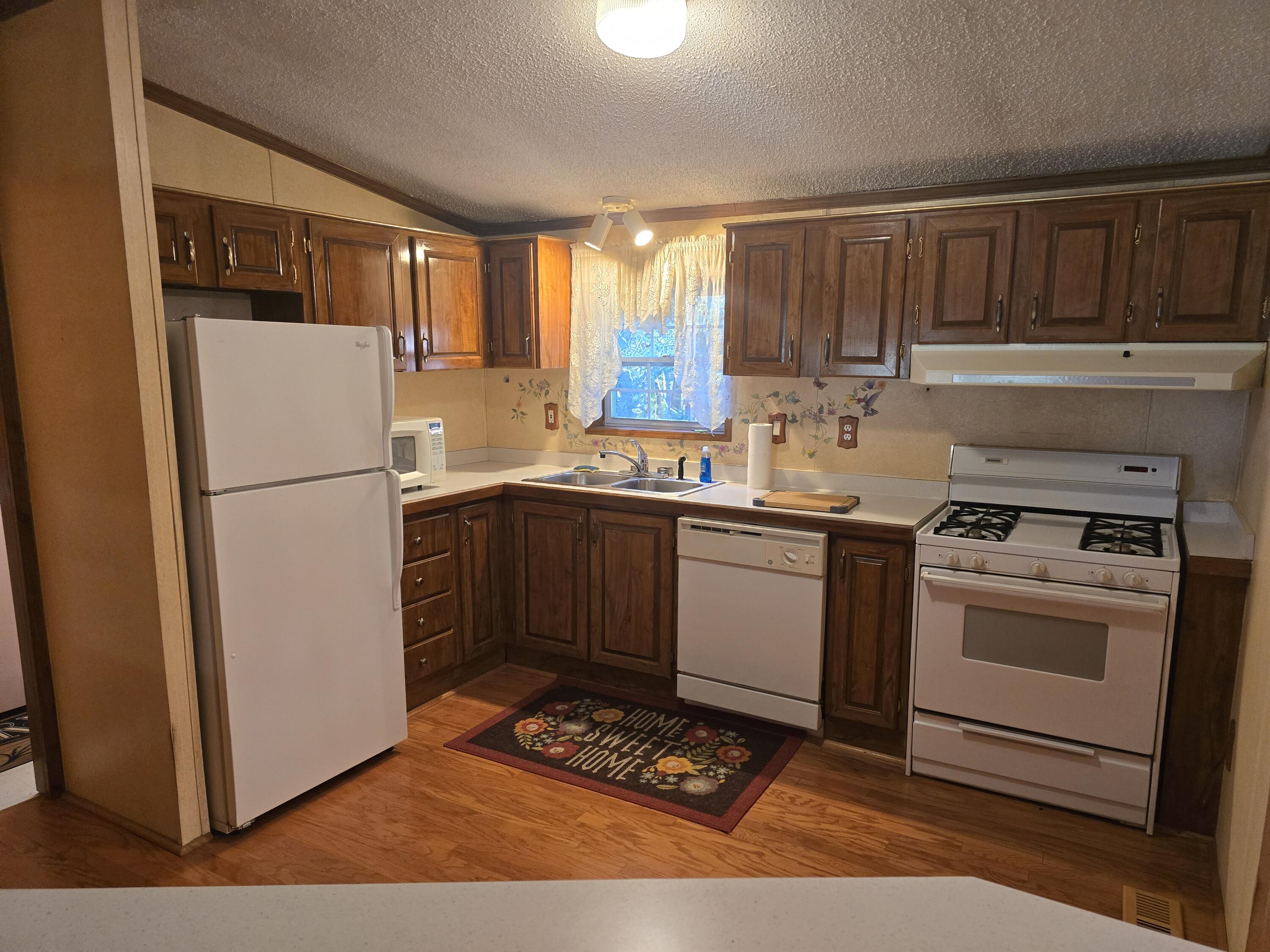 76 Courtney Lane Eliot, ME 03903 - Photo 7 of 37 20250922_103759