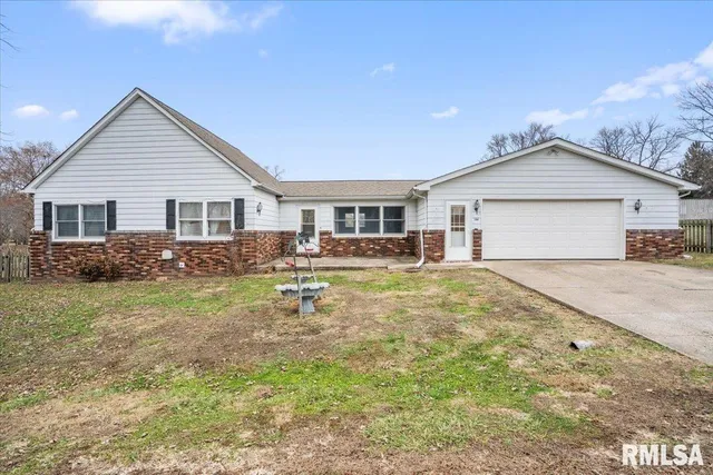 $225,000 | 144 Moorshead Street, Divernon, IL 62530