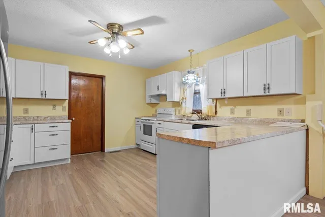 $225,000 | 144 Moorshead Street, Divernon, IL 62530