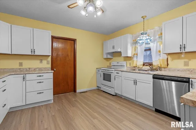 $225,000 | 144 Moorshead Street, Divernon, IL 62530