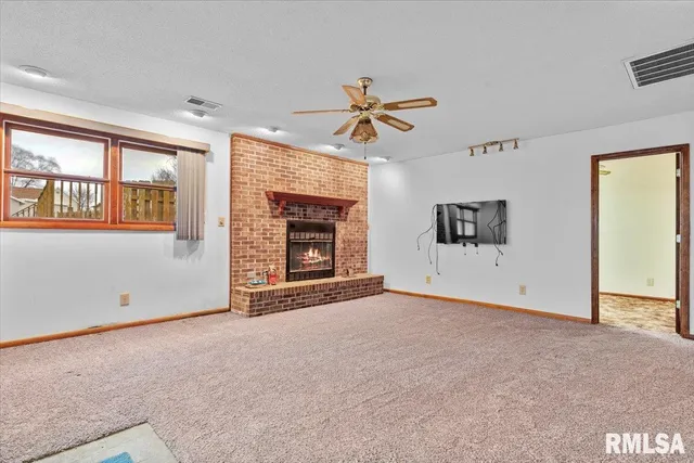 $225,000 | 144 Moorshead Street, Divernon, IL 62530