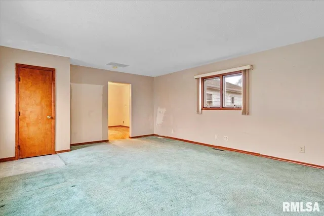 $225,000 | 144 Moorshead Street, Divernon, IL 62530