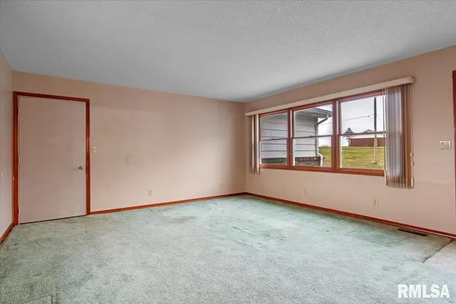 $225,000 | 144 Moorshead Street, Divernon, IL 62530