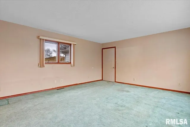 $225,000 | 144 Moorshead Street, Divernon, IL 62530