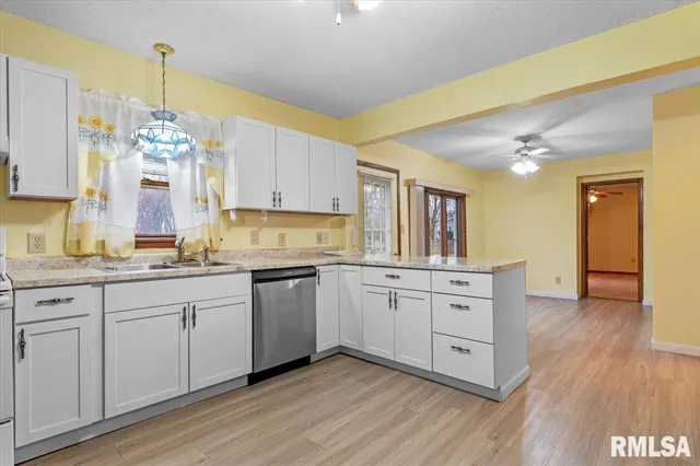 $225,000 | 144 Moorshead Street, Divernon, IL 62530