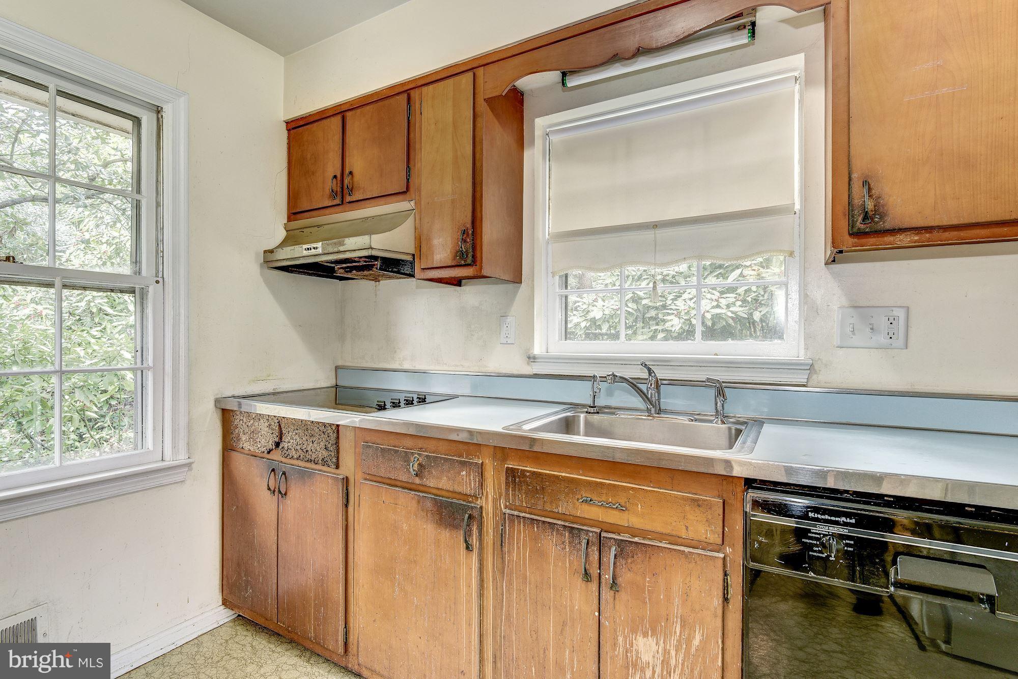 3707 Cameron Mills Road Alexandria, VA 22305 - Photo 11 of 30 Kitchen