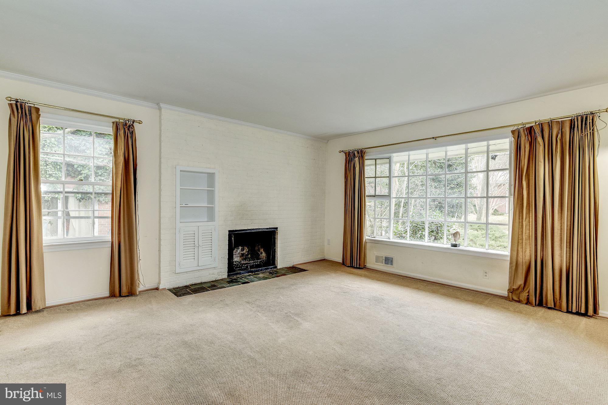 3707 Cameron Mills Road Alexandria, VA 22305 - Photo 3 of 30 Living Room