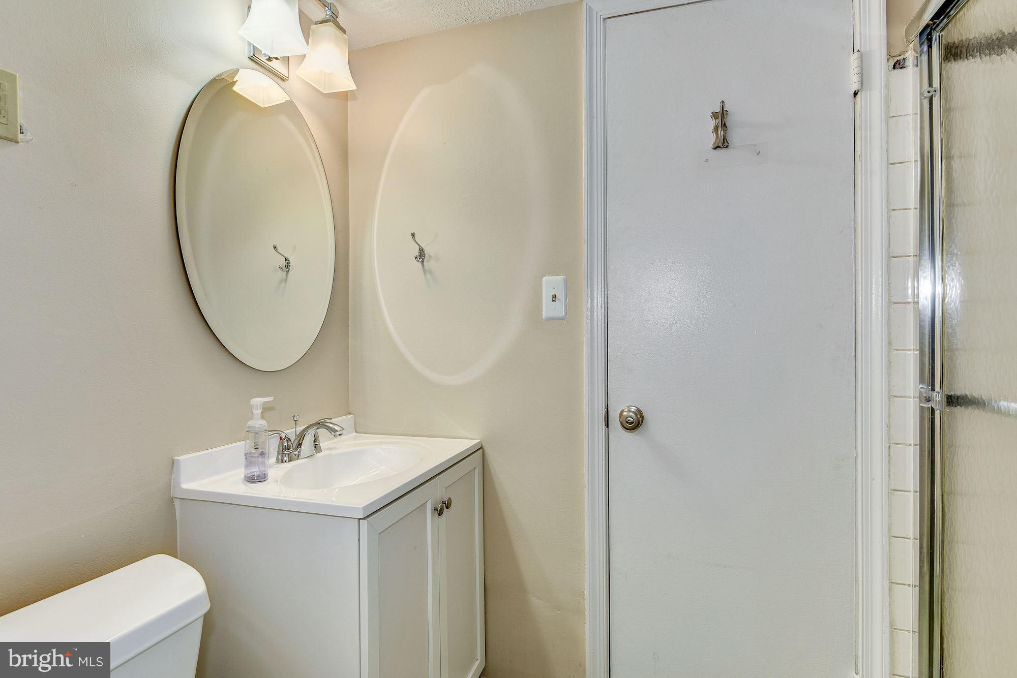 3707 Cameron Mills Road Alexandria, VA 22305 - Photo 22 of 30 Bath