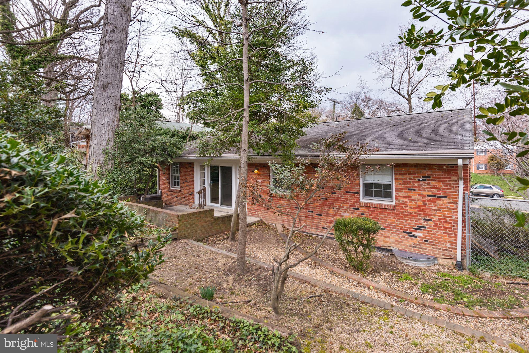 3707 Cameron Mills Road Alexandria, VA 22305 - Photo 29 of 30 Exterior (Rear)