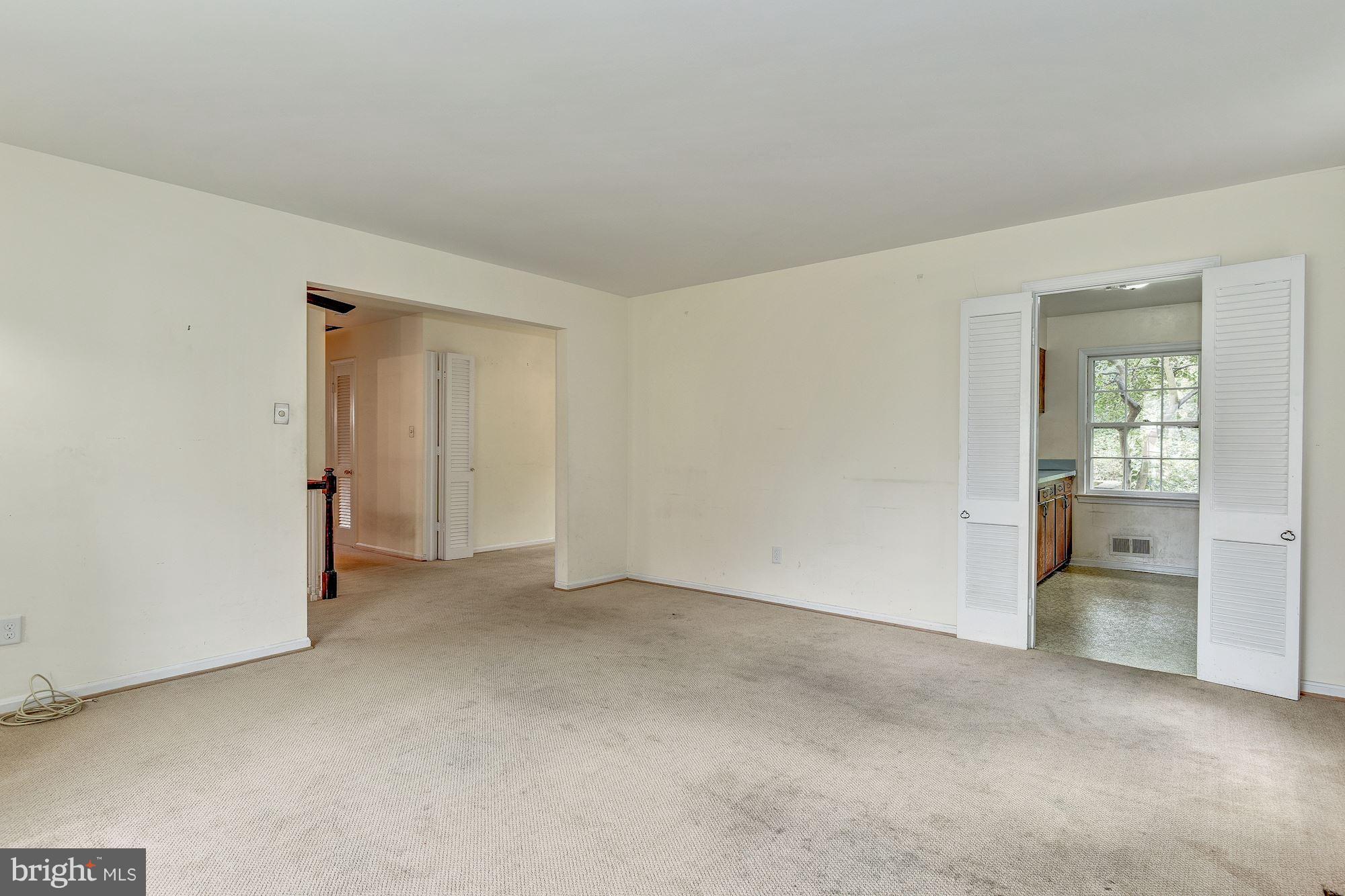 3707 Cameron Mills Road Alexandria, VA 22305 - Photo 5 of 30 Living Room