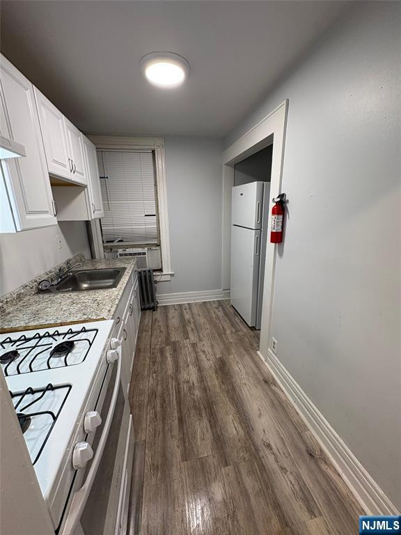 195 Ramapo Valley Road, Unit 2A Oakland, NJ 07436 - Photo 3 of 5 a kitchen with a stove and wooden floor