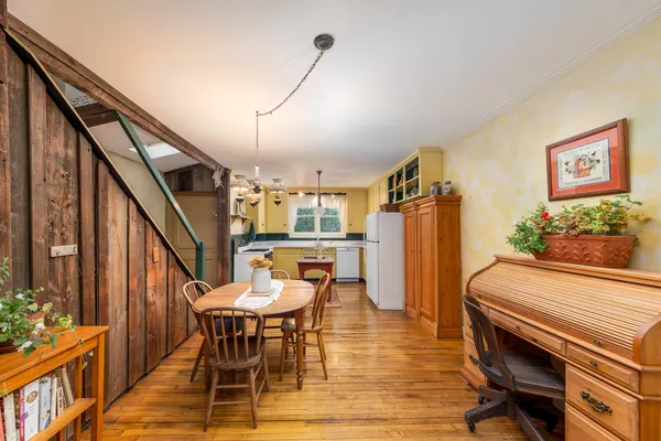 $399,500 | 8425 Parshallville Road, Fenton, MI 48430