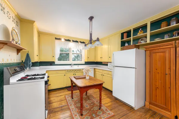 $399,500 | 8425 Parshallville Road, Fenton, MI 48430