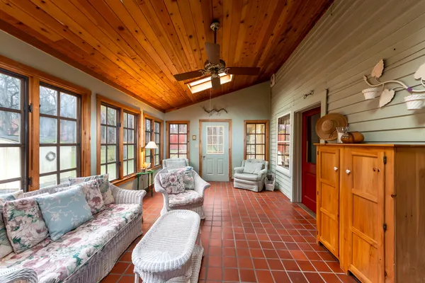 $399,500 | 8425 Parshallville Road, Fenton, MI 48430