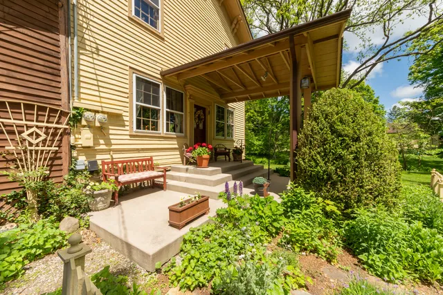 $399,500 | 8425 Parshallville Road, Fenton, MI 48430