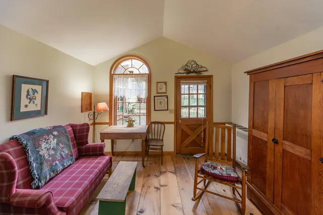 $399,500 | 8425 Parshallville Road, Fenton, MI 48430