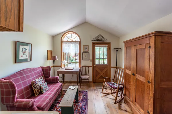 $399,500 | 8425 Parshallville Road, Fenton, MI 48430