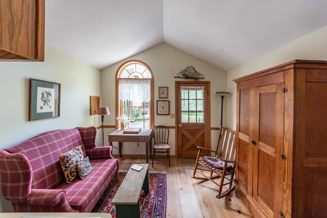 $399,500 | 8425 Parshallville Road, Fenton, MI 48430