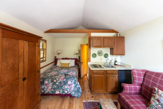 $399,500 | 8425 Parshallville Road, Fenton, MI 48430