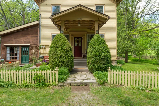 $399,500 | 8425 Parshallville Road, Fenton, MI 48430