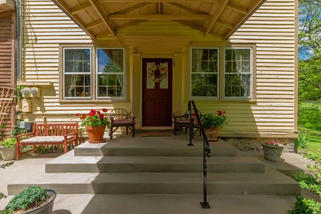 $399,500 | 8425 Parshallville Road, Fenton, MI 48430