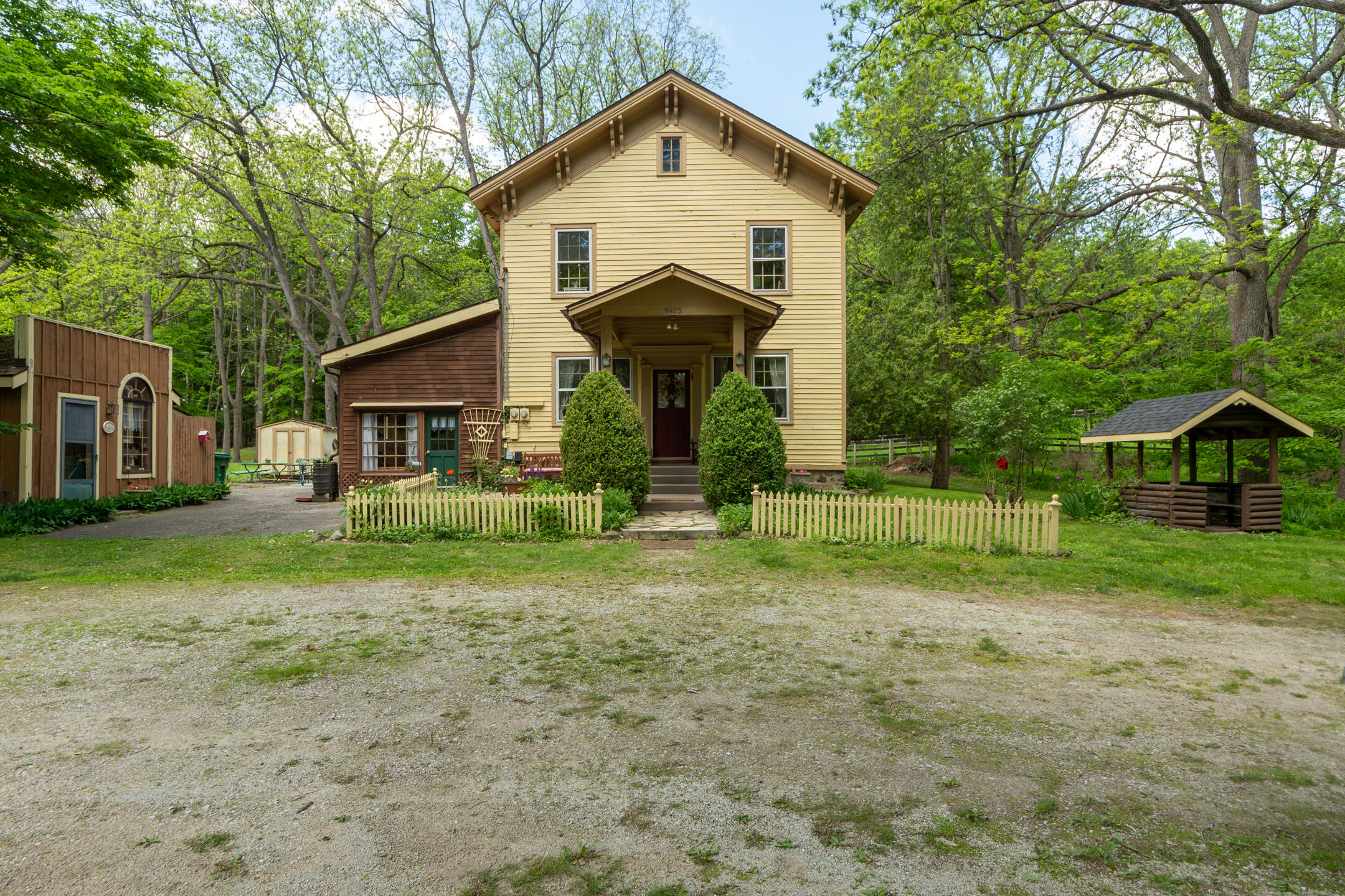 8425 Parshallville Road Fenton, MI 48430 - Photo 49 of 49 The BENEFIT of this Parshallville Histor