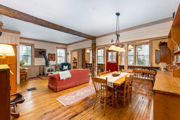 $399,500 | 8425 Parshallville Road, Fenton, MI 48430