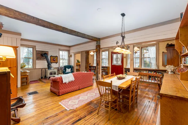 $399,500 | 8425 Parshallville Road, Fenton, MI 48430