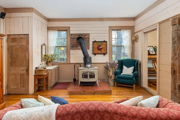 $399,500 | 8425 Parshallville Road, Fenton, MI 48430