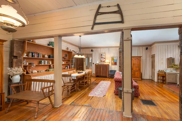 $399,500 | 8425 Parshallville Road, Fenton, MI 48430