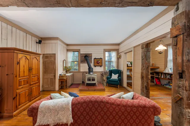 $399,500 | 8425 Parshallville Road, Fenton, MI 48430