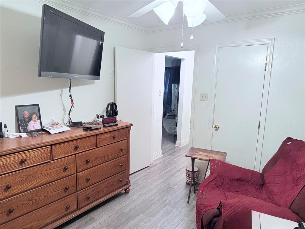 561 Wells Road Haughton, LA 71037 - Photo 16 of 21 a living room with furniture and a flat screen tv
