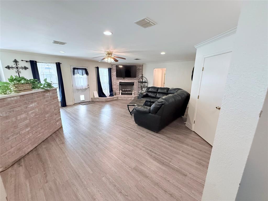 561 Wells Road Haughton, LA 71037 - Photo 2 of 21 a living room with furniture and a couch