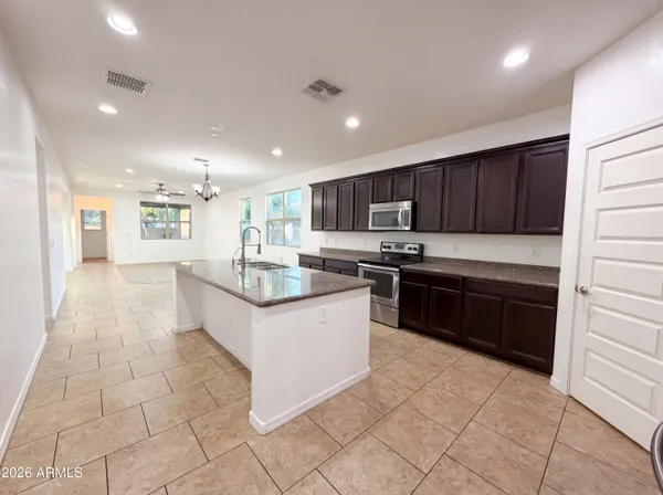 $575,000 | 112 East Bernie Lane, Gilbert, AZ 85295