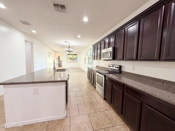 $575,000 | 112 East Bernie Lane, Gilbert, AZ 85295