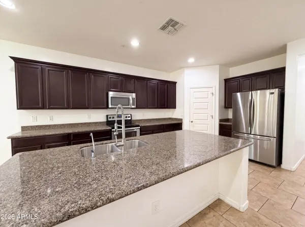 $575,000 | 112 East Bernie Lane, Gilbert, AZ 85295