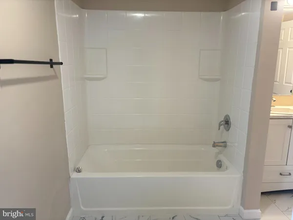 $2,300 | 14 West Avenue, Unit E, Woodstown, NJ 08098