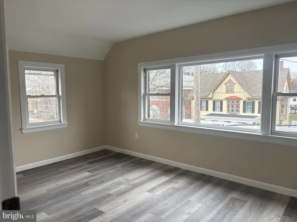 $2,300 | 14 West Avenue, Unit E, Woodstown, NJ 08098