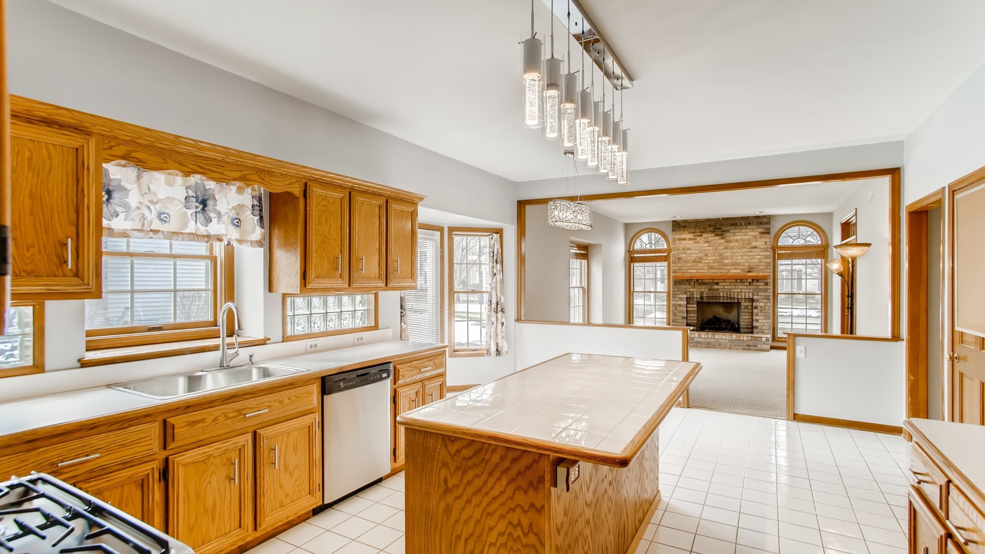 1705 Huntington Road St. Charles, IL 60174 - Photo 8 of 35