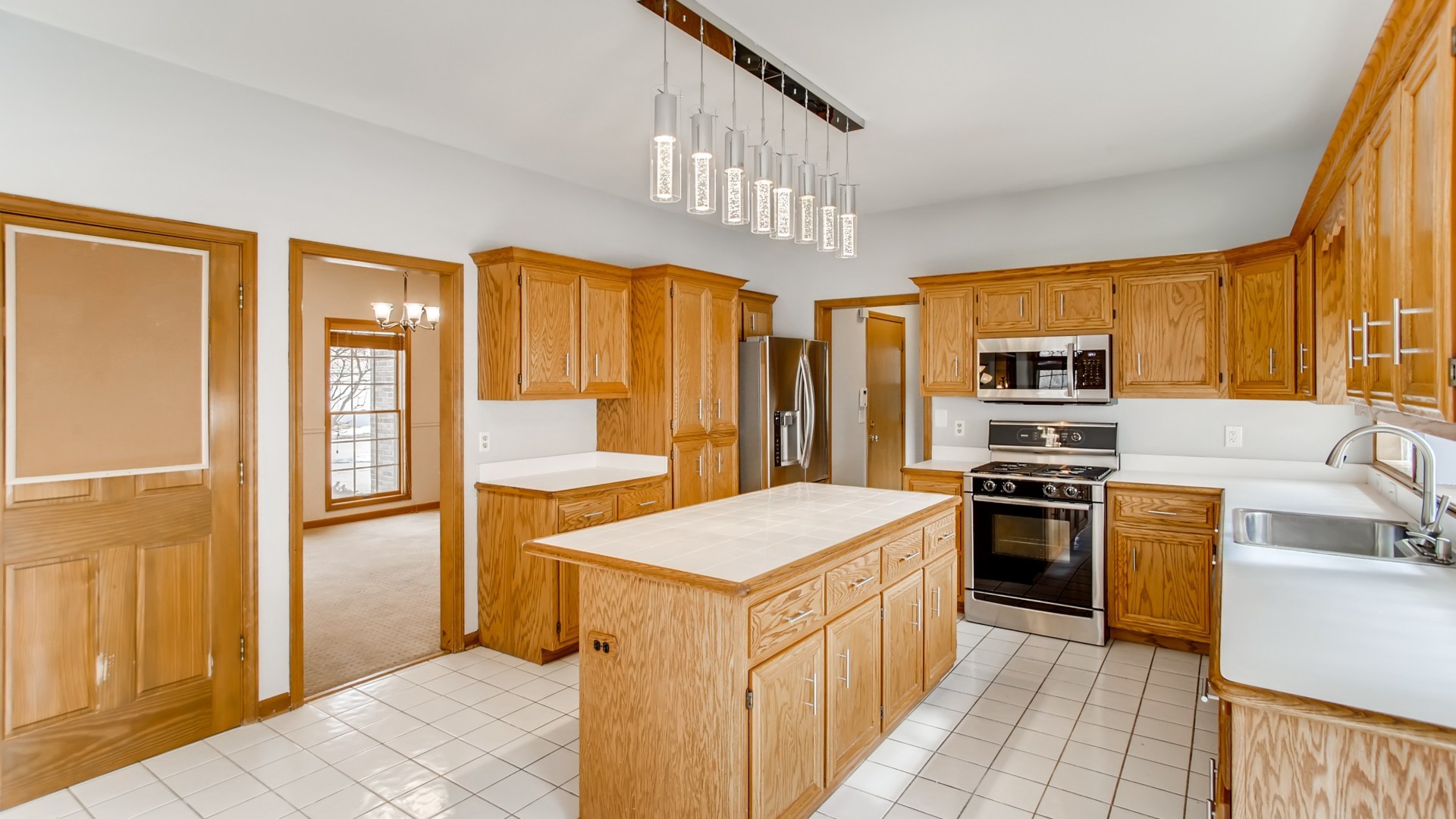 1705 Huntington Road St. Charles, IL 60174 - Photo 10 of 35