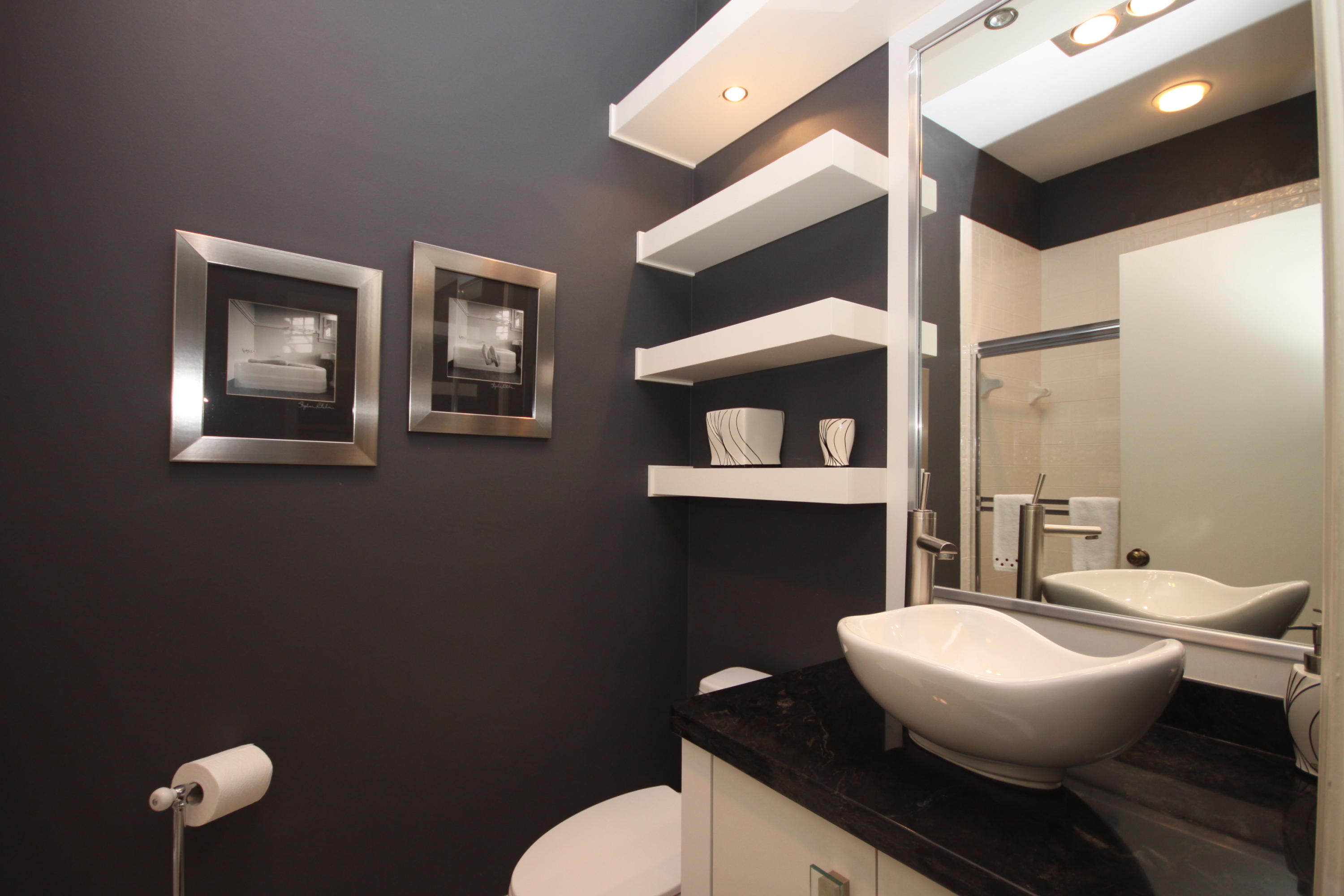 BATHROOM 2