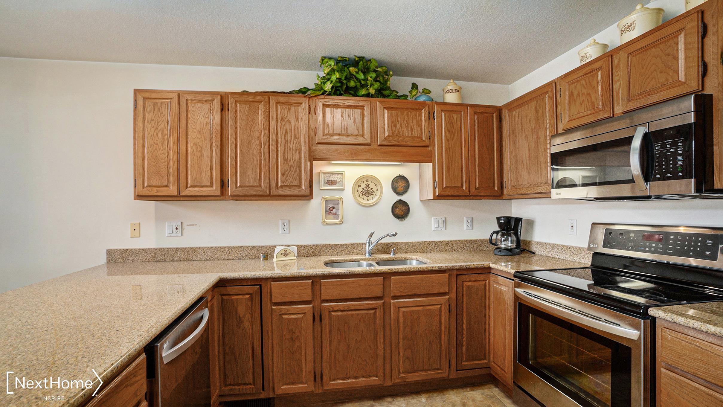 1748 Castleview Gladwin, MI 48624 - Photo 16 of 45 50137377-f702a54c-8eaf-4c6b-a34f-7c8b3f866a47.JPG